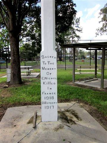 North Aramara War Memorial Plaque : 01-03-2012