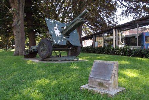 Australian Artillery Memorial Gun : December 2013
