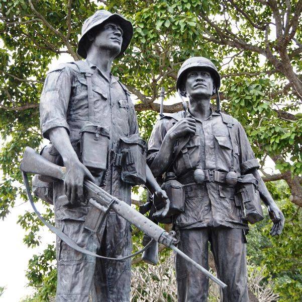 vietnam war memorial statue