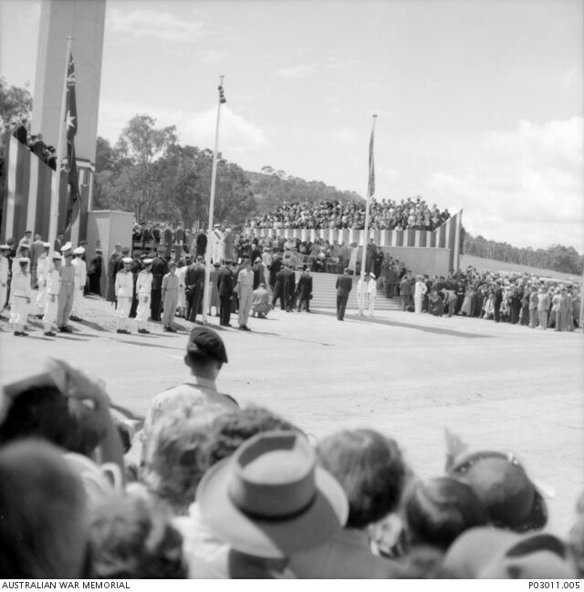 1954 : Unveiling by Queen Elizabeth II (Australian War Memorial P03011.005)