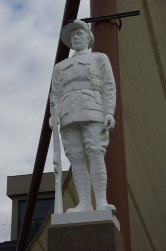 Blacktown War Memorial -Digger closeup : Feb 2014