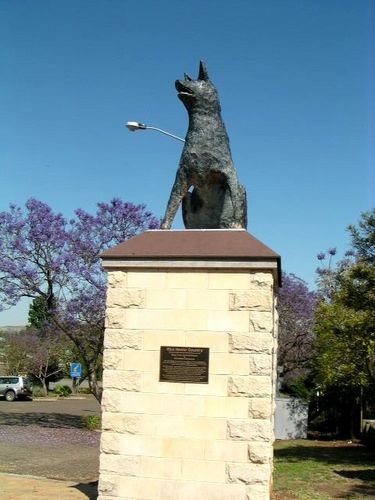 08-May-2009 : Original statue (Diane Watson)