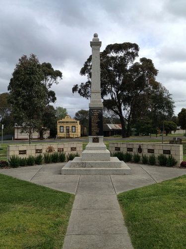 Broadford War Memorial : November 2013