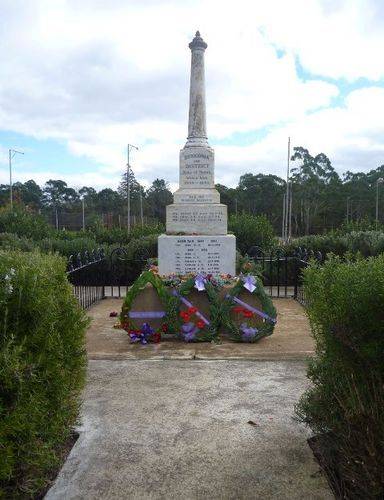 Bungonia War Memorial : 26-April-2011