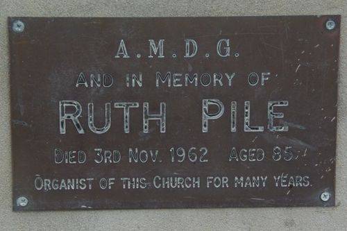 Ruth Pile Plaque : 30-03-2014