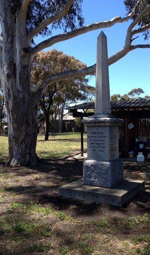 Campbellfield Soldiers Memorial : November 2013