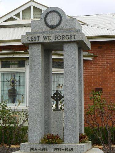 Castlemaine War Memorial : 28-May-2011