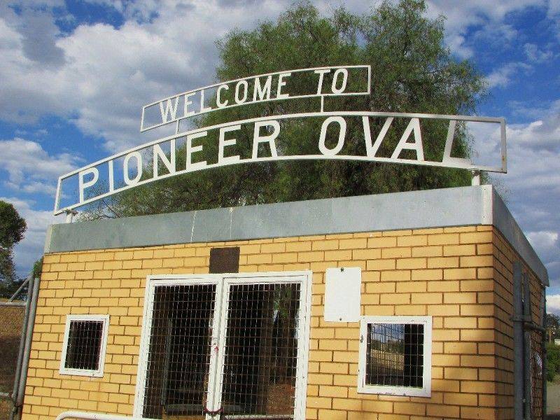 Pioneer Oval :11-January-2016