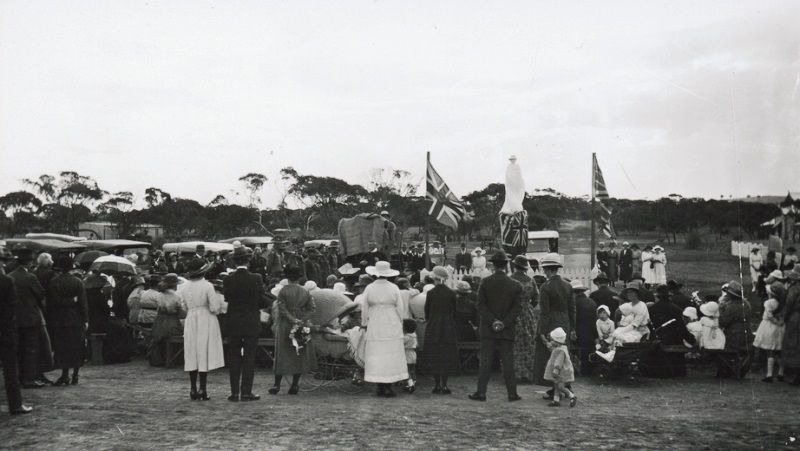 1919 : Monument unveiling: State Library of South Australia - B-31140