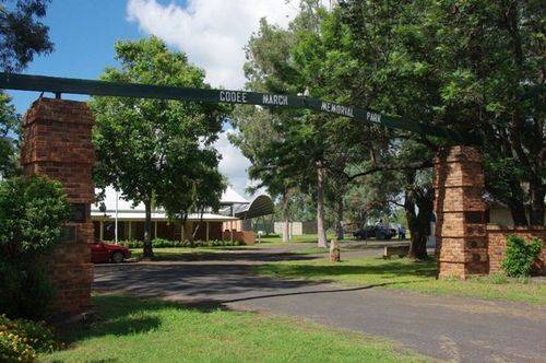 Coo-ee Memorial Park + Gates : July 2014