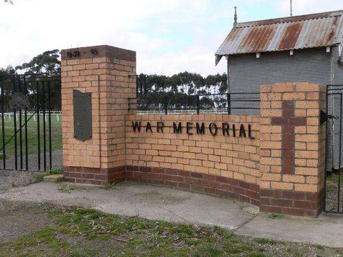 Cressy War Memorial : 08-August-2011