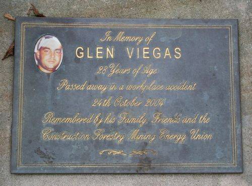 Glen Viegas Plaque : 26-03-2014