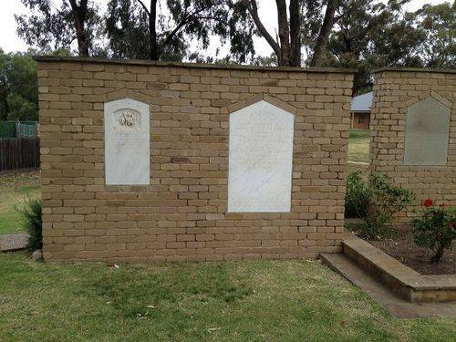 Memorial Wall & Garden : October 2013