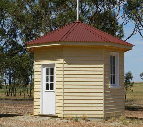 Kamarooka War Memorial Rotunda : 11-March-2013