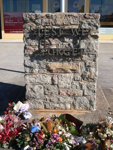 Lara Returned Services League War Memorial : 17-May-2012