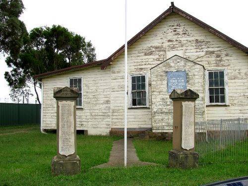 Lochinvar War Memorial : 30-December-2009