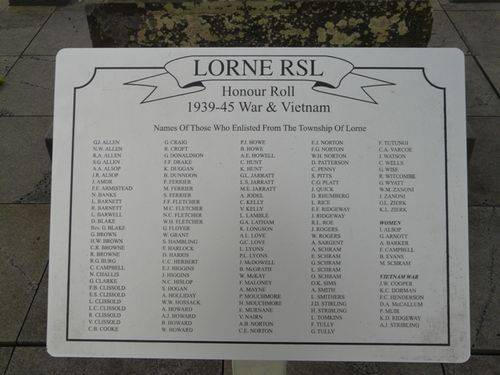 Lorne War Memorial : 25-April-2012