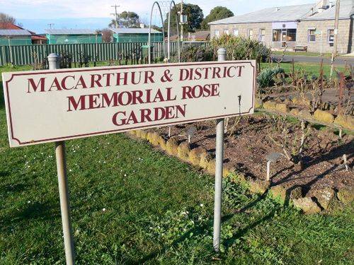 Macarthur & District Memorial Rose Garden : 25-August-2011