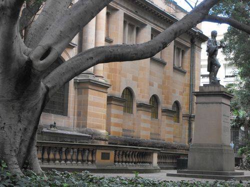 Matthew Flinders Statue + Trim ( Background) 