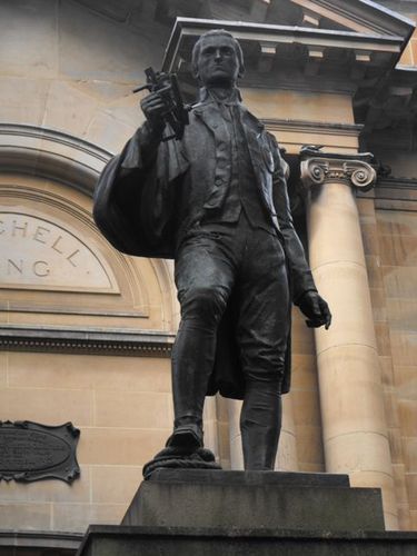 Matthew Flinders Statue 2