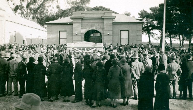 01-July-1933 : Unveiling ceremony by Governor Hore Ruthven : State Library of South Austra