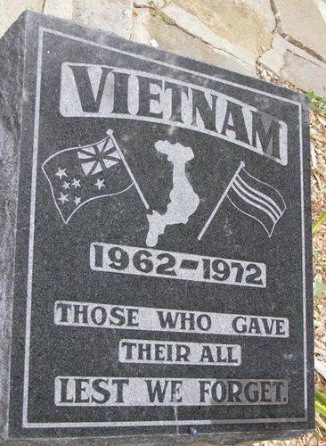Vietnam Stone Inscription : 26-02-2018