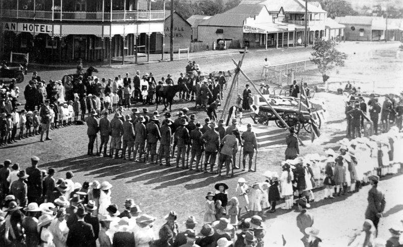 25-April-1920 : Laying the foundation stone (State Library of Queensland)