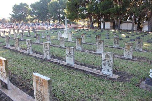 Murray Bridge War Graves & Cross of Sacrifice : 06-May-2012