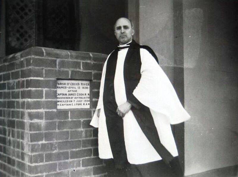 07-July-1934 : Reverend Hordern at the unveiling