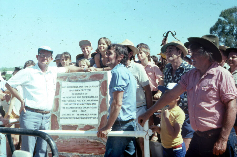 1983 : Monument unveiling