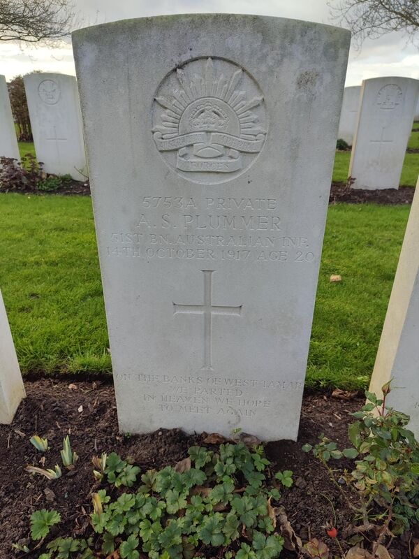 08-August-2023 : Headstone at Aeroplane Cemetery, Belgium (Jeff Powell)