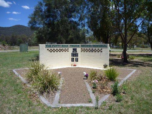 Putty Road Truckdrivers Memorial Wall : 15-December-2012