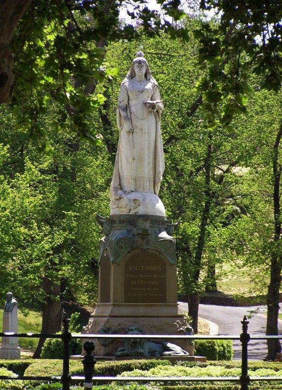 Queen Victoria Statue : 23-October-2014