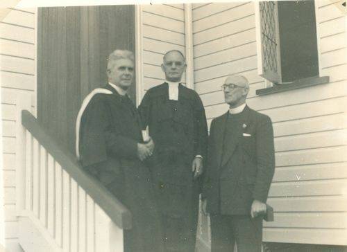 Rev Rowellyn Ramsay  + Ministers on steps of Church April 1953