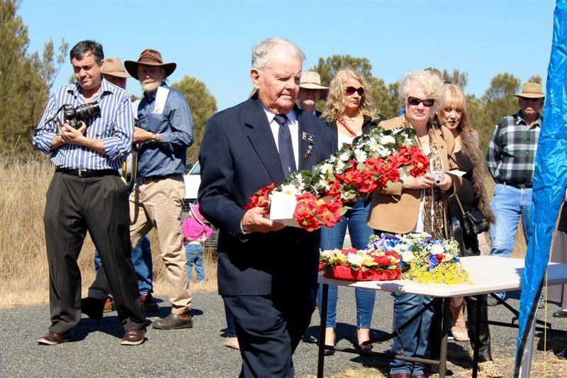 15-August-2015 : Jim Banks, RAAF Leyburn Veteran laying  wreath