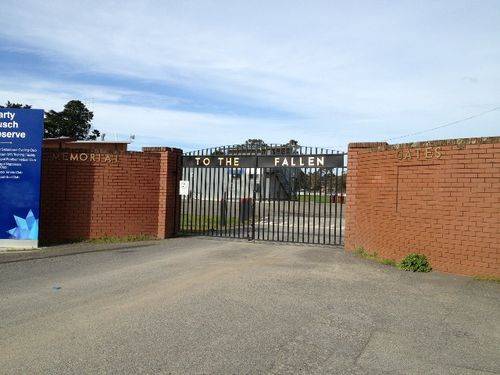 Sebastopol Memorial Gates : October 2013