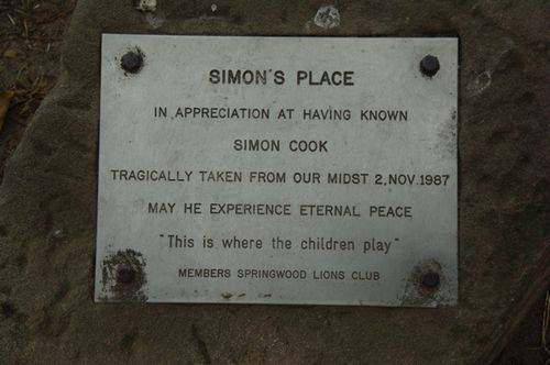 Simon`s Place Inscription : 09-04-2014