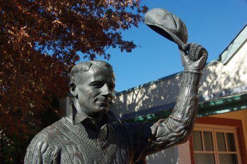 Sir Don Bradman Statue : August-2014