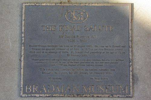 Bradman Plaque : August-2014