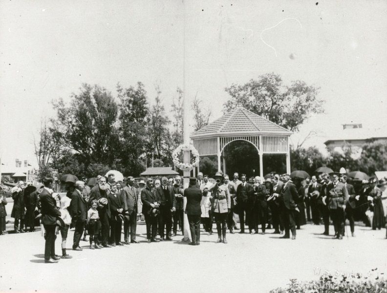 1921 : Garden opening : State Library of South Australia - B-19902