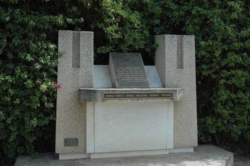 War Memorial Reserve Cenotaph : 08-June-2013