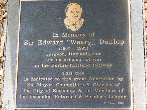 sir-edward-weary-dunlop-monument-australia