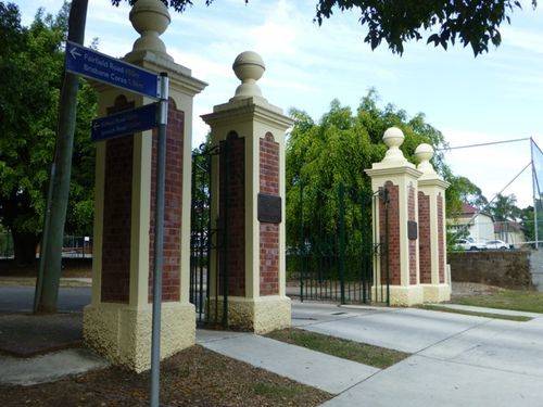 Park Road Gates : 27-05-2014