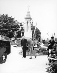 26-February-1964 : Queen Elizabeth II & Duke of Edinburgh visiting the monument - State Li