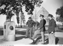 09-June-1942 : Australian War Memorial : Three American officers visiting the monument