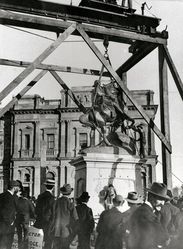 1904 : Monument construction : State Library of South Australia - B-62685