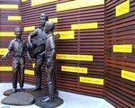 Bee Gees Statue 3 / March 2013