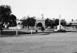 Circa 1931 : State Library of South Australia B-60629-96